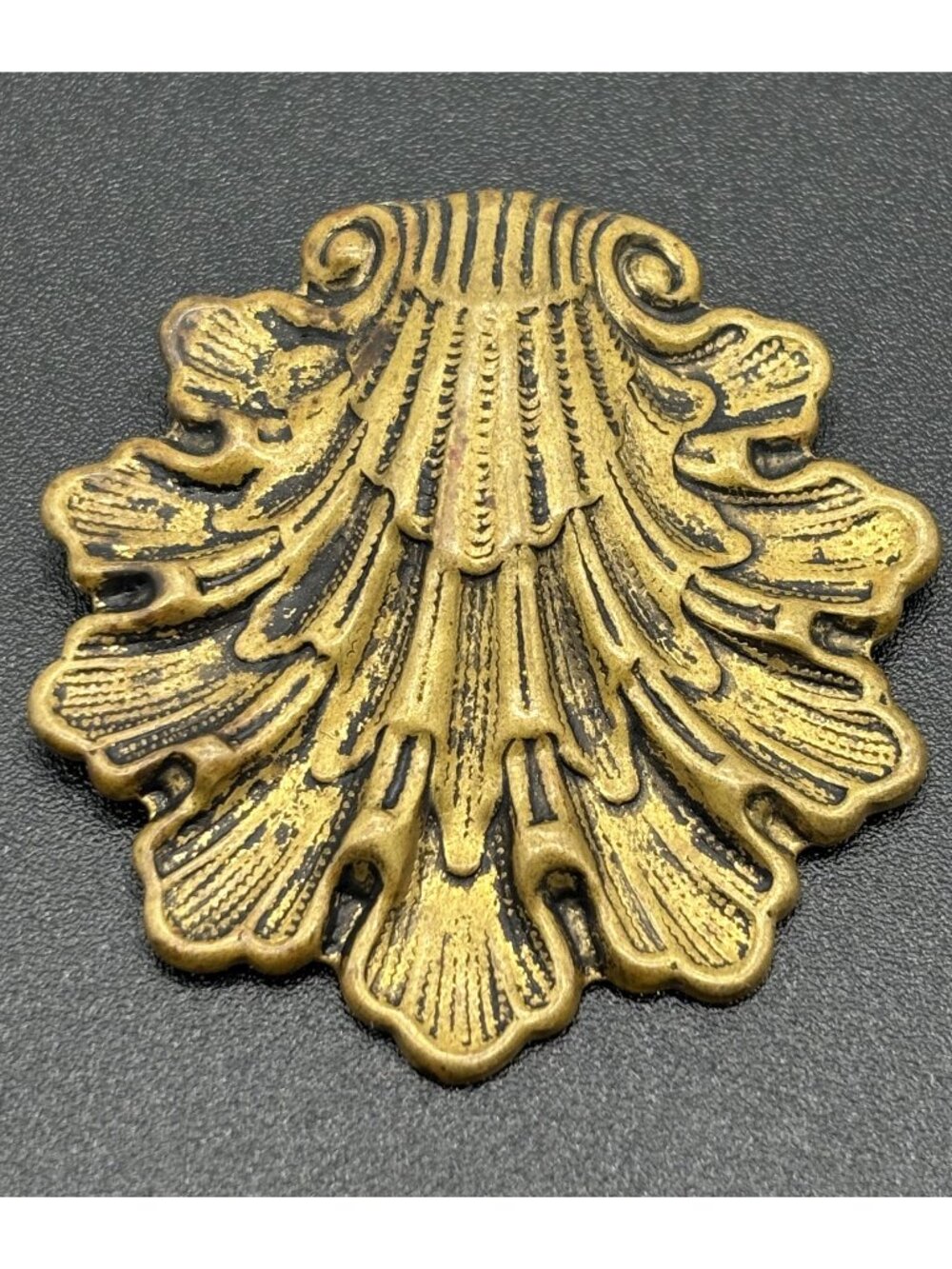 Vintage 1930s Art Deco Oak Leaf or Scallop Shell Dress Clip Gold-Tone, Unsigned~